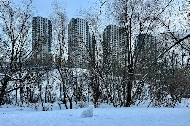 долина реки Котловки, строящийся жилой комплекс TopHILLS