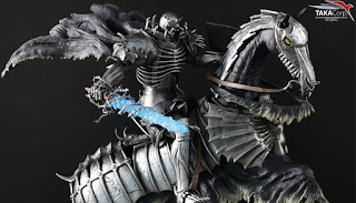 Impresionante estatua de Skullknight de Berserk, realizada por Taka Corp.