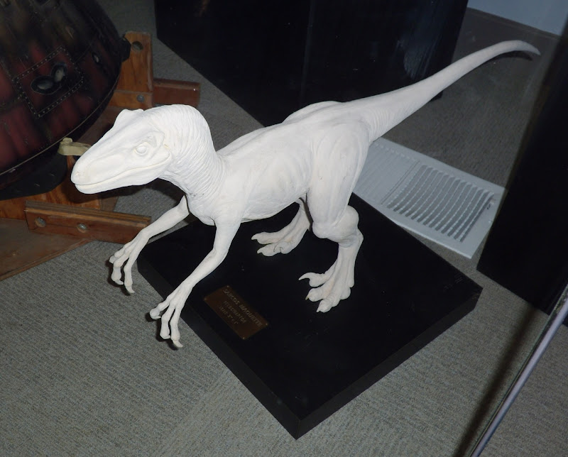 Jurassic Park Velociraptor maquette