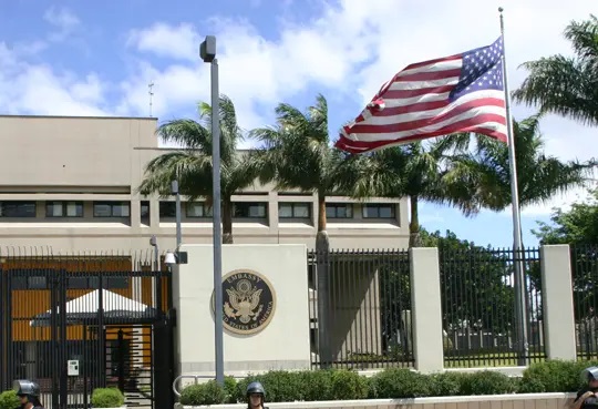 Embajada de Estados Unidos cierra en conmemoración del Día de los Caídos