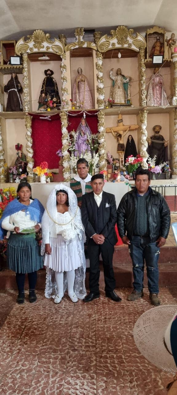 Heute gab es zwei Hochzeiten in Maragua. Die Zeiten der großen Kälte ist vorbei es ist schon richtig schon in den Bergen Boliviens.