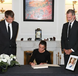 King Felipe VI of Spain paid tribute to the Queen