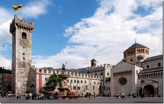 Trento_-_Piazza_Duomo_-_foto_R._Magrone