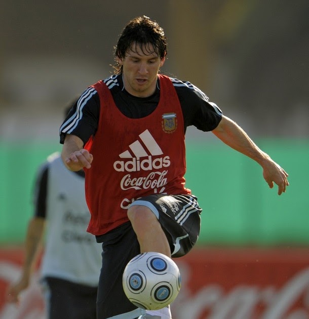 Wallpaper Lionel Messi: Lionel Messi Training
