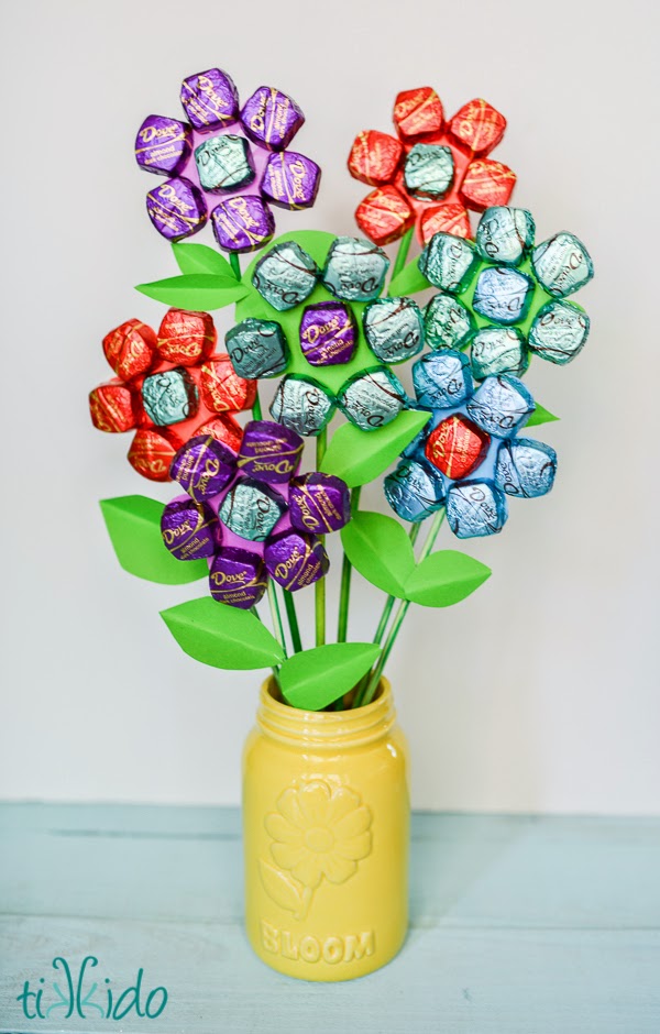 This edible chocolate flower arrangement is a great gift giving idea