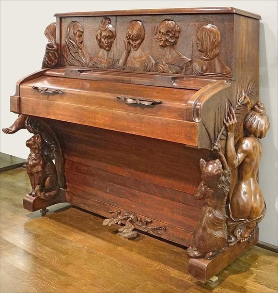  Фортепиано   в Парижском музее изобразительных искусств