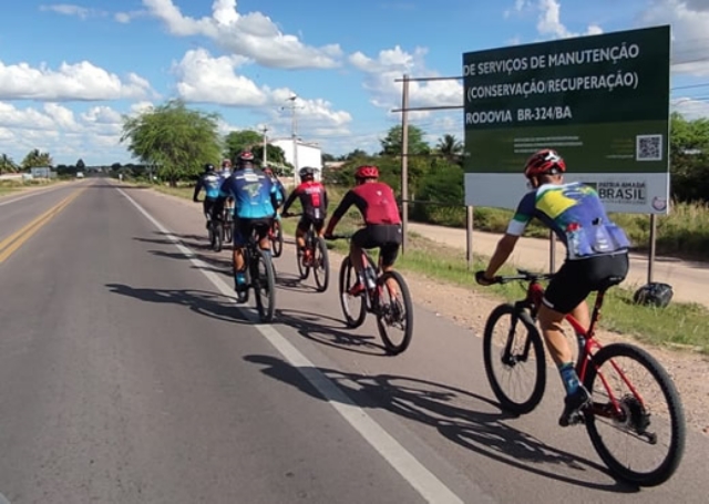 CICLISTAS CAPIM-GROSSENSE REALIZAM O DESAFIO DE IR DE CAPIM GROSSO A GUARAJUBA/ARACAJU PEDALANDO