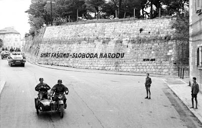 Smrt fašizmu, Sloboda narodu!