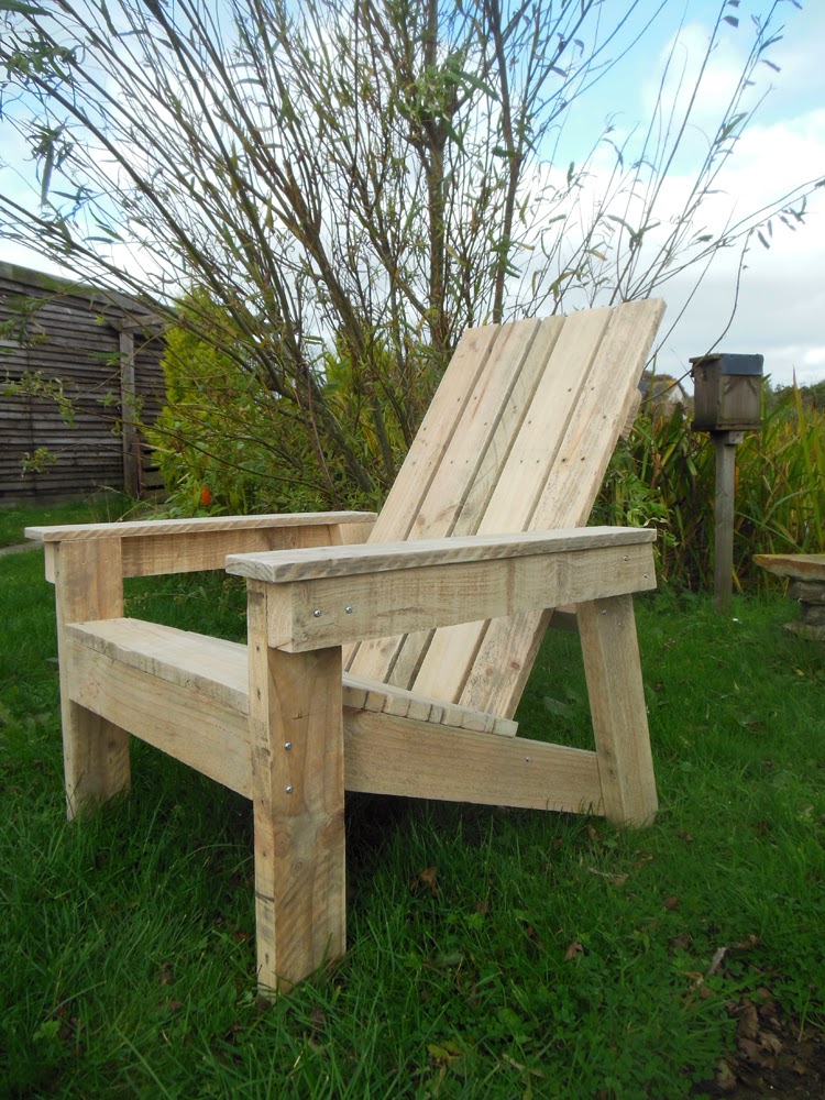 Coach House Crafting on a budget: DIY Adirondack chair.