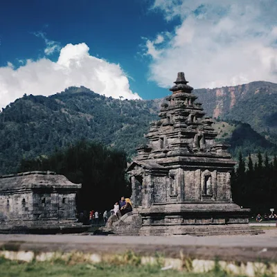 foto komplek candi arjuna dieng