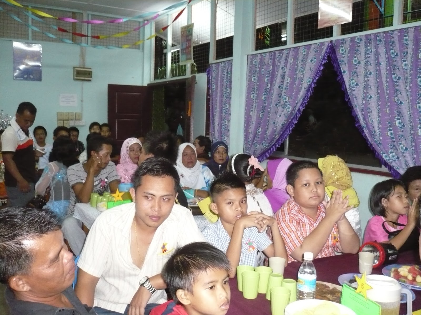 Dunia Bahasaku -Bahasa Melayu (SK) Tahun 6: Gambar makan malam