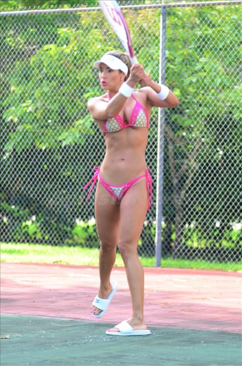 Jennifer-Nicole-Lee-Wearing-Bikini-Playing-Tennis-In-Miami-16.jpg