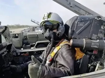 Uma foto do “Fantasma de Kiyv” em seu cockpit de 2019, atribuída ao Estado-Maior Geral das Forças Armadas da Ucrânia
