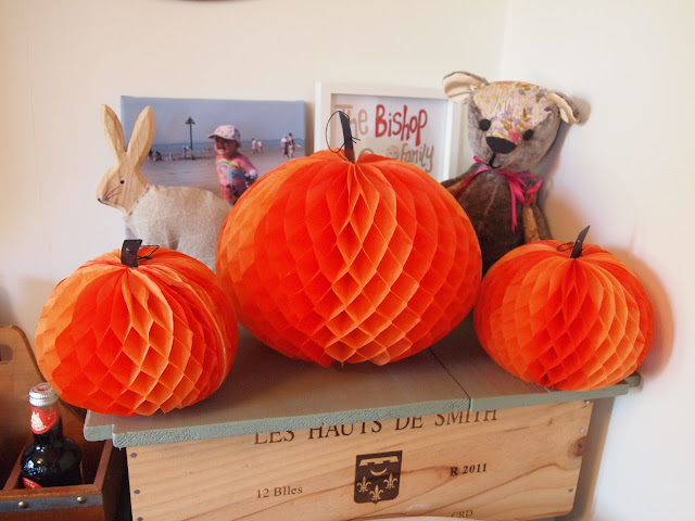 honeycomb pumpkins from Party Pieces