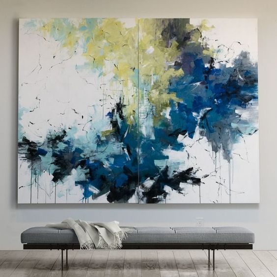 Tableau peinture en plusieurs panneaux dans un salon de maison