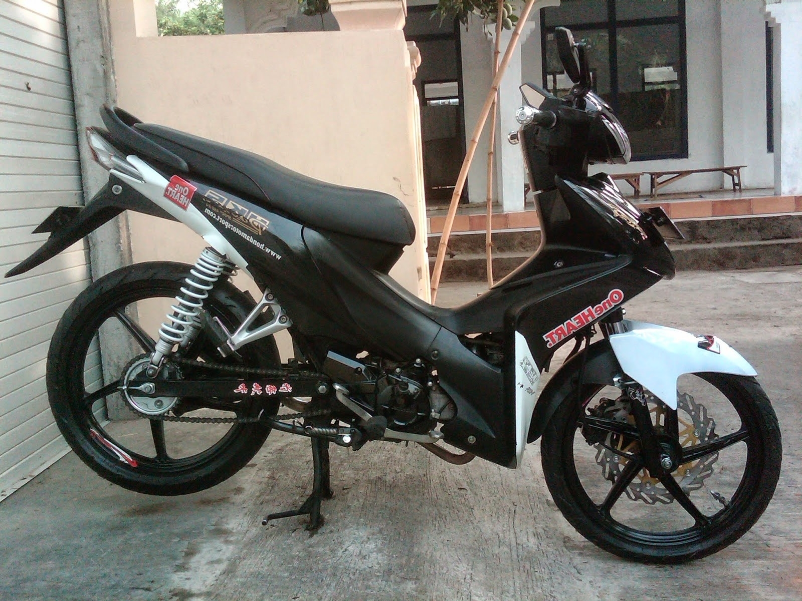 Modifikasi Motor Revo Terbaru