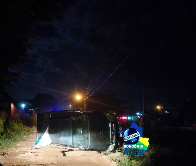 Condutor embriagado capota caminhonete Hilux em Ji-Paraná