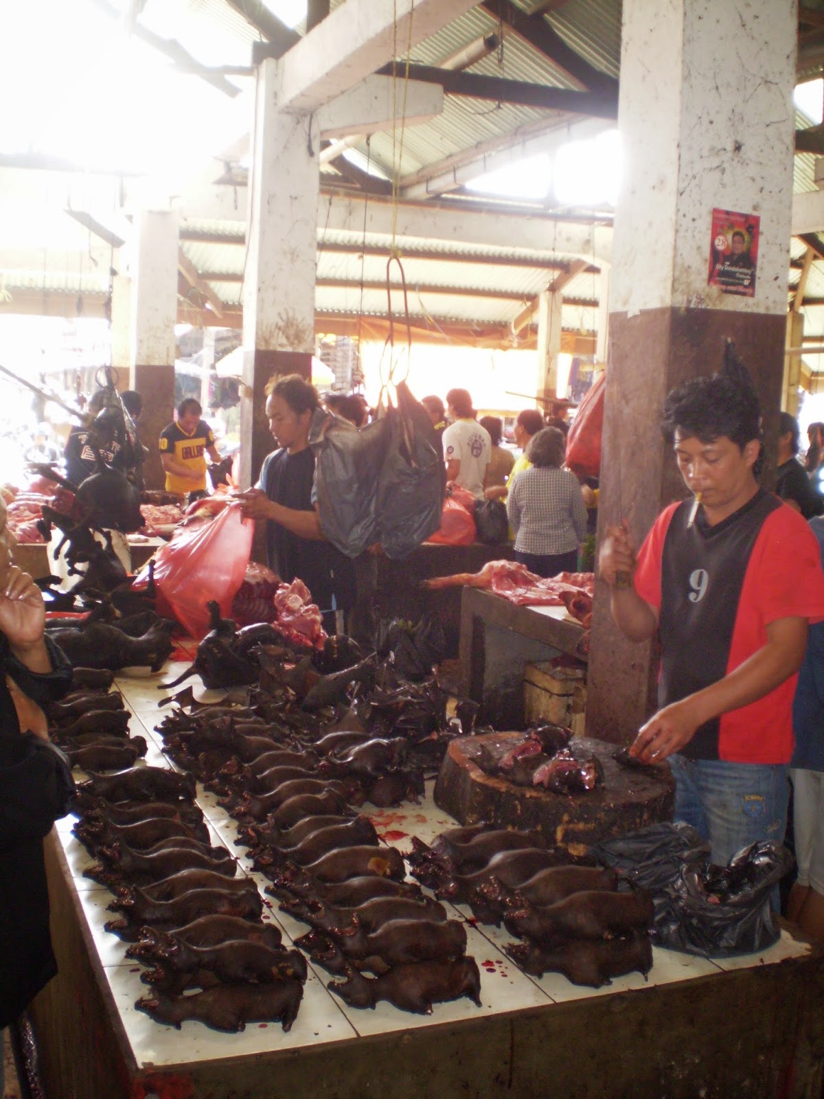 Pasar tradisional Tomohon EKSTRIM 