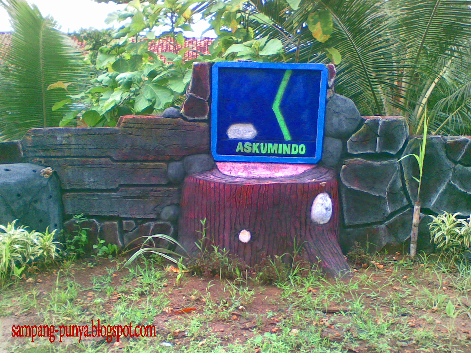 Taman Minimalis Di Pinggir Jalan Kota Sampang Sampang Punya