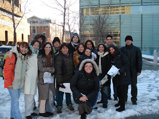 Curso de Moni cuando visitaron la Biblioteca Nacional de Quebec