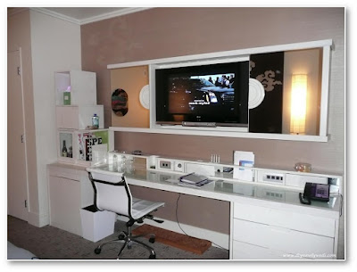 Office Desk  Shelves on White Modern Office Desk Jpg