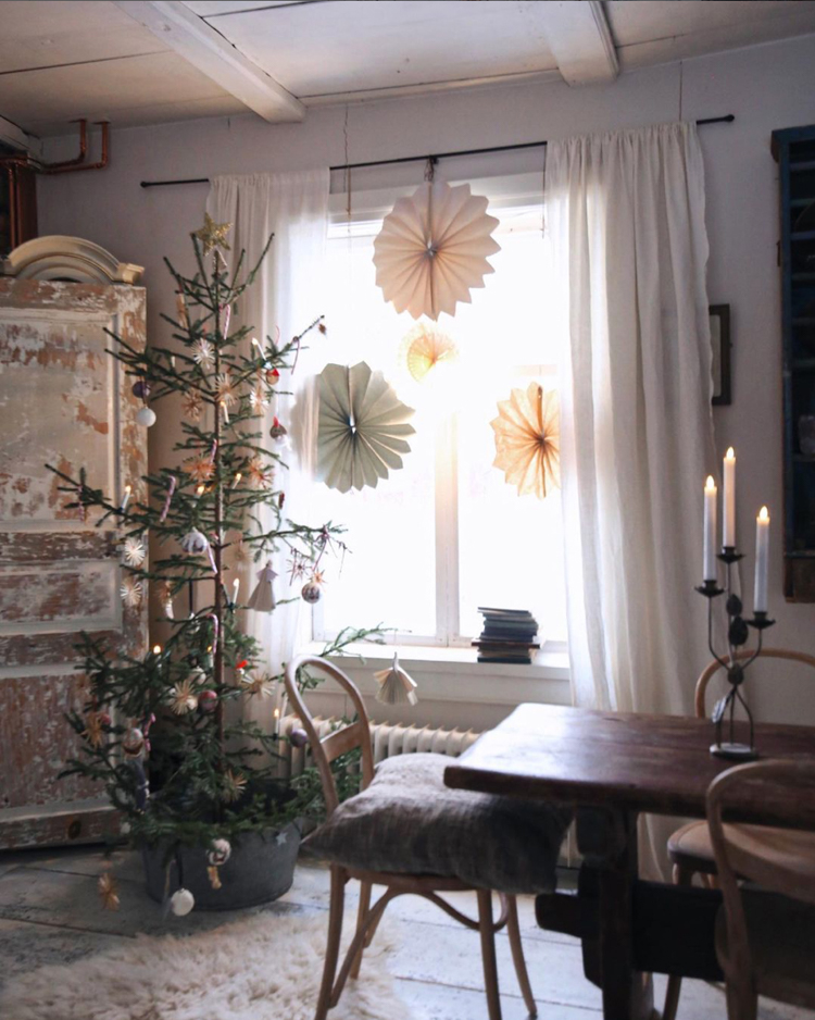 my scandinavian home: 6 Pretty Scandinavian DIY Christmas Gift-Wrapping  Ideas