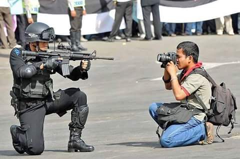 Funny Photographers, Awesome Cameraman clicking photos