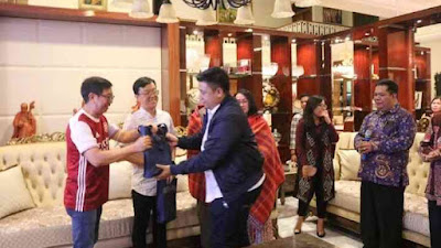 Bupati Samosir mengajak Founder Panbil Batam berinvestasi di Samosir