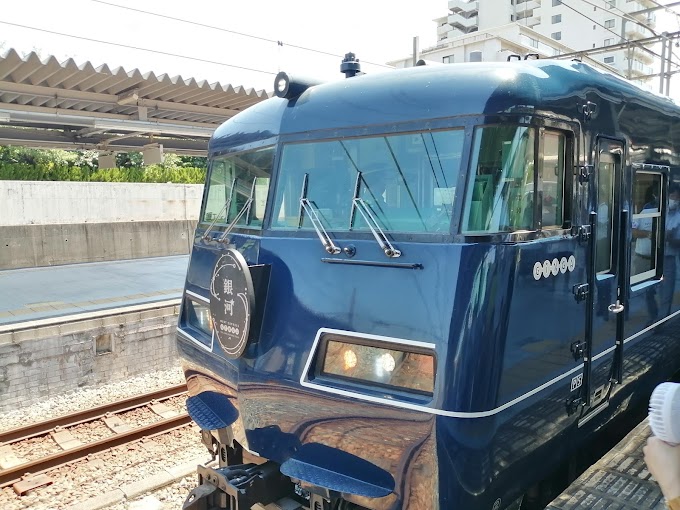 「WEST EXPRESS（ウエスト エクスプレス）銀河」が宝塚駅にやってきた！