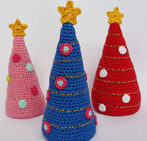 http://translate.google.es/translate?hl=es&sl=nl&tl=es&u=http%3A%2F%2Fby-ilona.blogspot.nl%2F2012%2F11%2Fkerstboom-haken-crochet-christmas-tree.html