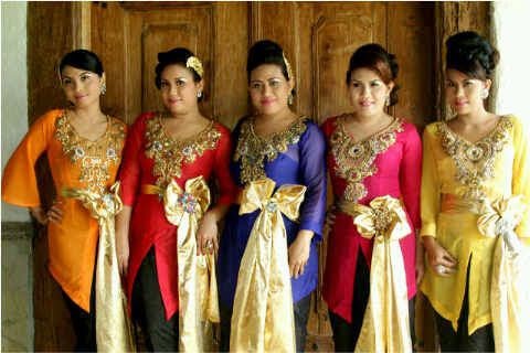 Model Kebaya Dengan Pita Di Pinggang