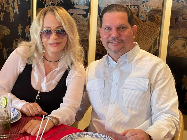 Manejan los negocios de su pareja y cuidan del amor y el hogar