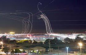 Skyline Jejak Pesawat Di Rubah Menjadi Sebuah Seni Oleh Fotographer [ www.BlogApaAja.com ]