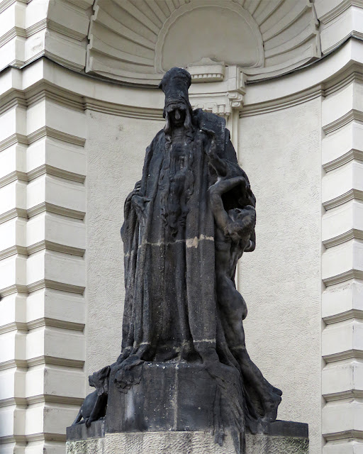 Rabbi Loew by Ladislav Šaloun, Nová radnice (New City Hall), Mariánské náměstí (Virgin Mary Square), Staré Město (Old Town), Prague