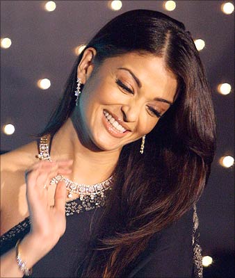 9 Latest and Sexy pictures of Aishwarya Rai Bachchan