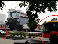 Viral! Video Mobil Masuk Jalur Busway dan Dipaksa Mundur TransJ