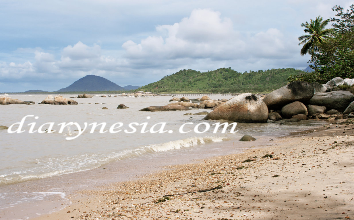 Pasir panjang beach singkawang, singkawang tourism, best tourist attraction in singkawang, diarynesia