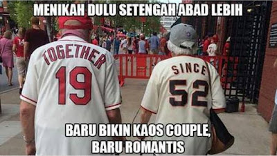 6 Meme 'Kaos Couple' Ini Lucu Banget Bikin Cengengesan Buat Yang Sering Pakai