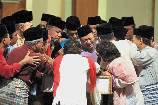 [Bahagian Pertama] Mengapa UMNO Tidak Lagi Perlukan Mahathir