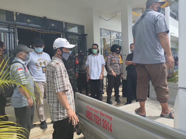 Bersama Aparat dan Penyelenggara Pemilu, Amsakar Keliling Meninjau Distribusi Logistik #BataMiliKita