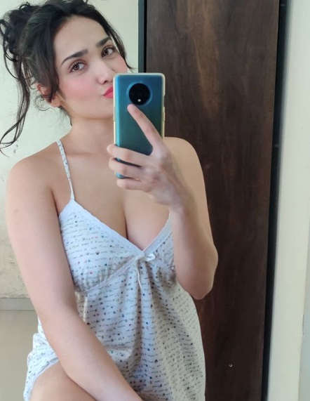 Aditi Mistry Age, Height, Boyfriend, Hot Photos, Wiki, Biography and more - Stars Biowiki