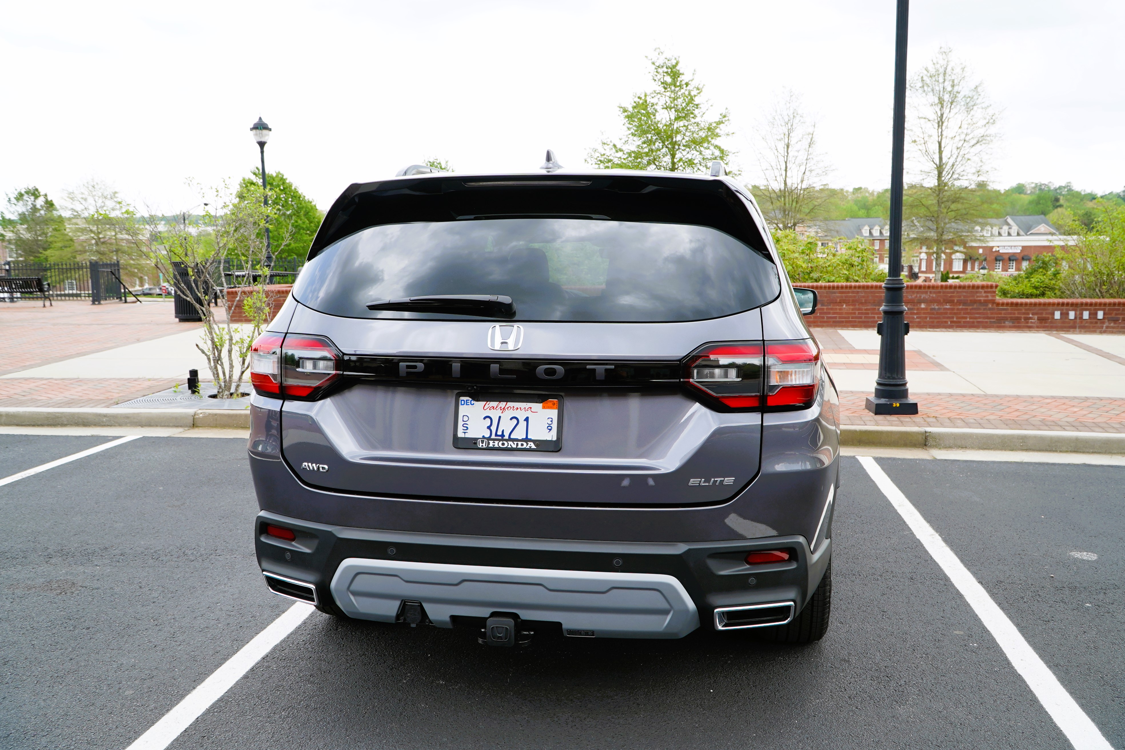 2023 Honda Pilot Elite Back Logo