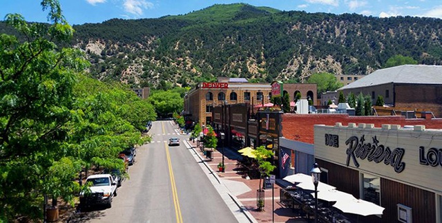  The resort city donates money to 1,000 visitors for the fall vacation