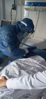 اطباء العلاج الطبيعي يقومون بعمل جلسات  وتدريبات خاصة علي الجهاز التنفسي لمرضي فيروس كورونا بمستشفيات عزل السويس