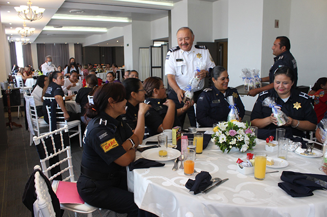 Celebra la policía municipal a su personal operativo y administrativo por el Día de las Madres