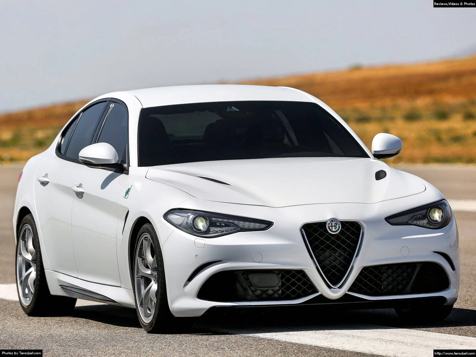 Hình ảnh xe ô tô Alfa Romeo Giulia 2016 & nội ngoại thất