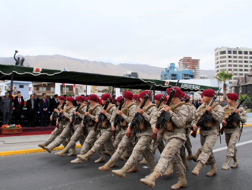 http://www.soychile.cl/Iquique/Sociedad/2014/08/20/269457/El-Ejercito-realizo-tradicional-desfile-en-honor-al-natalicio-del-Libertador-Bernardo-OHiggins-en-Iquique.aspx