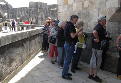 Resultado de imagem para imagens fila para bilheteira do convento de cristo em tomar a dianteira 3