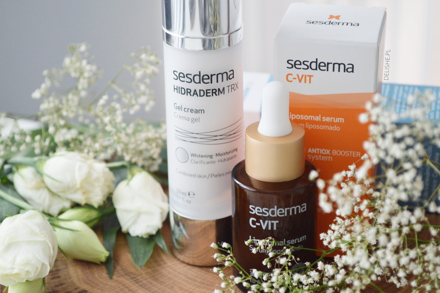 walka z przebarwieniami serum z witaminą C i krem rozjaśniający Sesderma