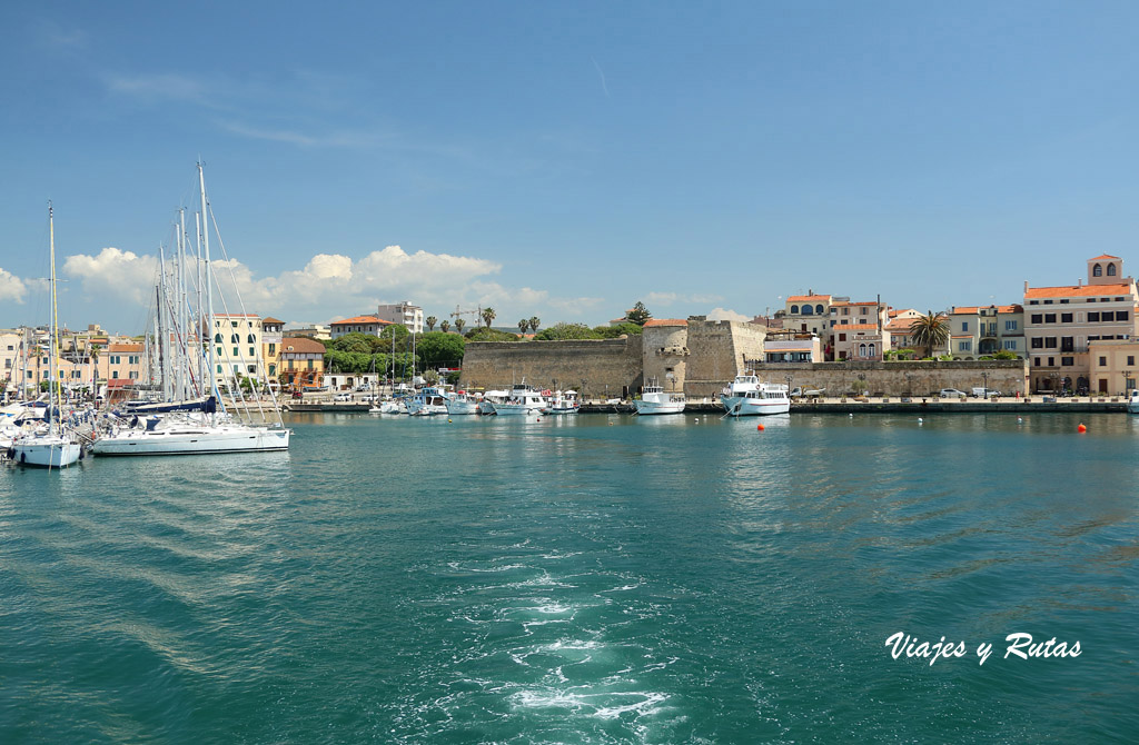 Vistas de Alghero desde el mar